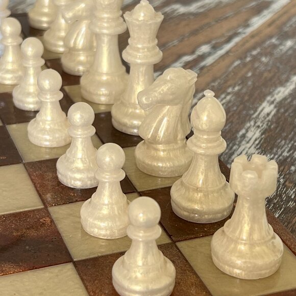 Marbled Copper-Bronze and Pearl Cream Chess Board Game with Velvet Bag 32 pieces - Picture 4 of 9